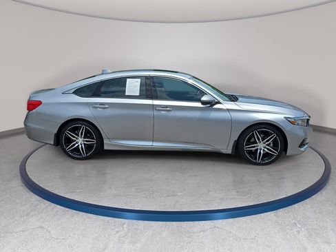 Used 2021 Honda Accord Touring image 4
