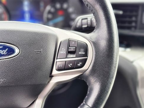 Used 2022 Ford Explorer XLT image 30