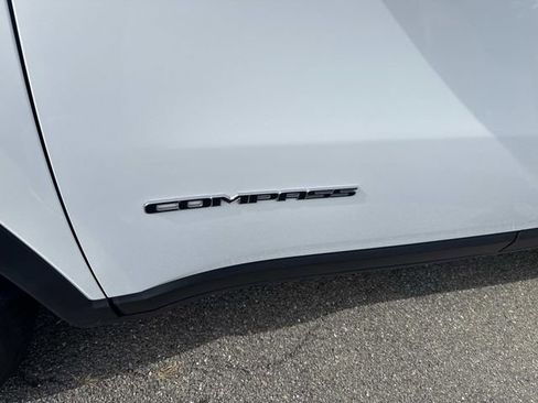 Used 2024 Jeep Compass Latitude image 13