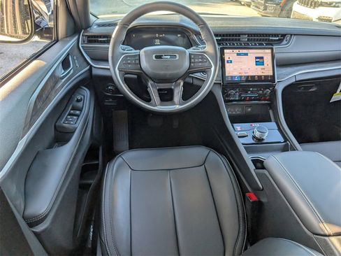 New 2025 Jeep Grand Cherokee Limited image 14