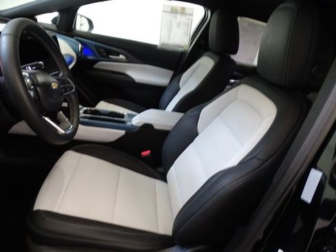 Used 2025 Chevrolet Equinox EV LT FWD image 2