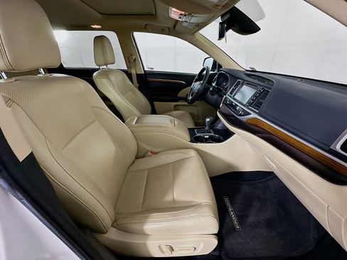 Used 2017 Toyota Highlander Limited image 34