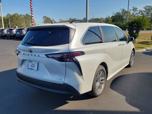New 2026 Toyota Sienna XLE image 3