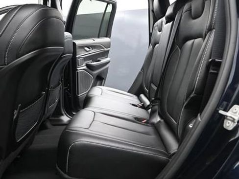 Used 2023 Jeep Grand Cherokee Limited w/ Luxury Tech Group II AWD/4WD image 9