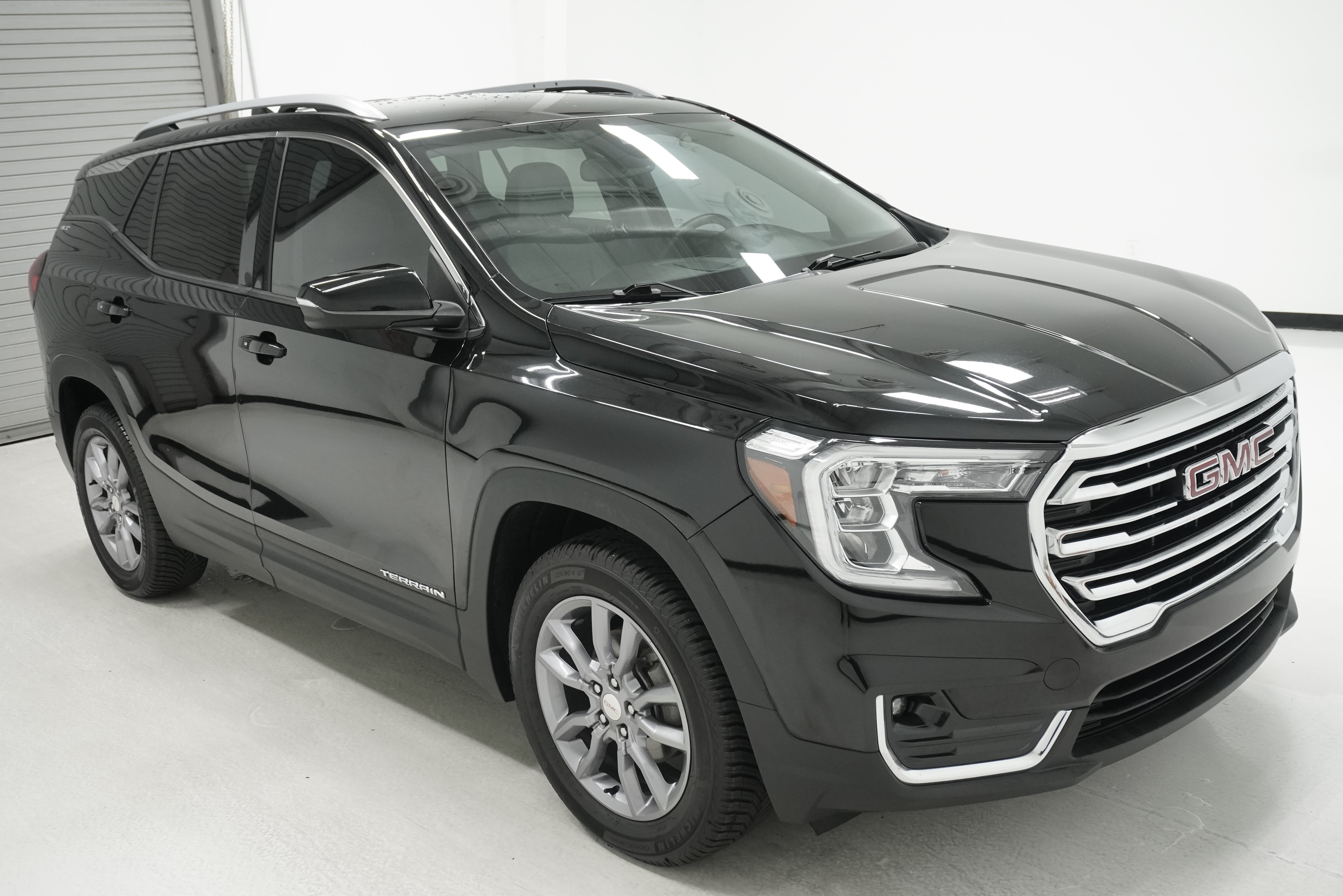 Used 2023 GMC Terrain SLT w/ Infotainment Package II AWD/4WD image 3