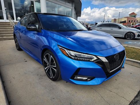 Used 2023 Nissan Sentra SR w/ SR Premium Package image 3