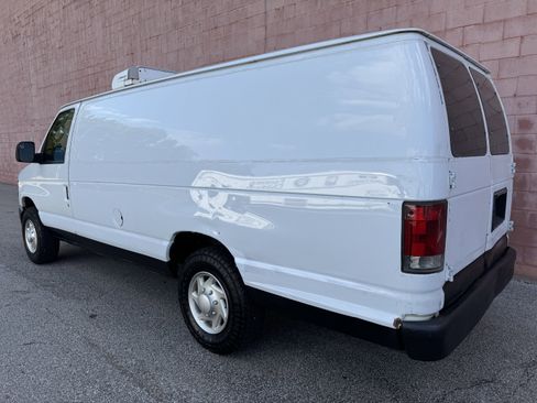 Used 2014 Ford E-250 and Econoline 250 Extended w/ Power Group image 3