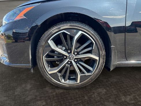 Used 2024 Nissan Altima 2.5 SR w/ SR Premium Package AWD/4WD image 9