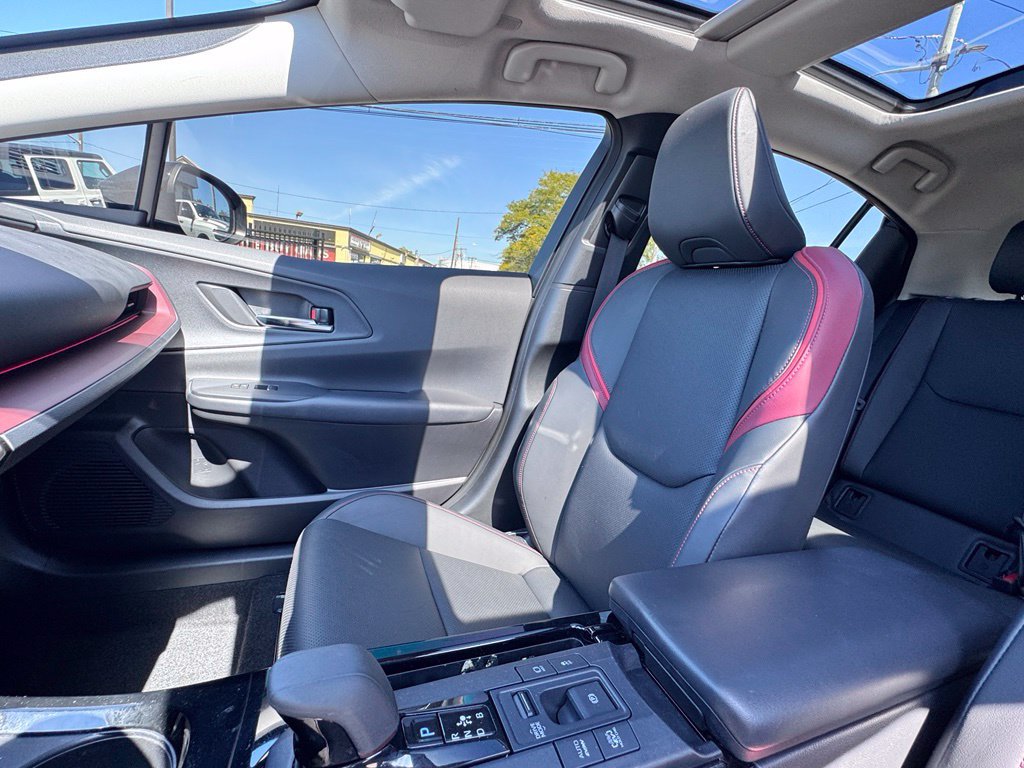 Used 2025 Toyota Prius Plug-In Hybrid FWD image 15