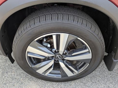 Certified 2025 Nissan Rogue SL AWD/4WD image 10