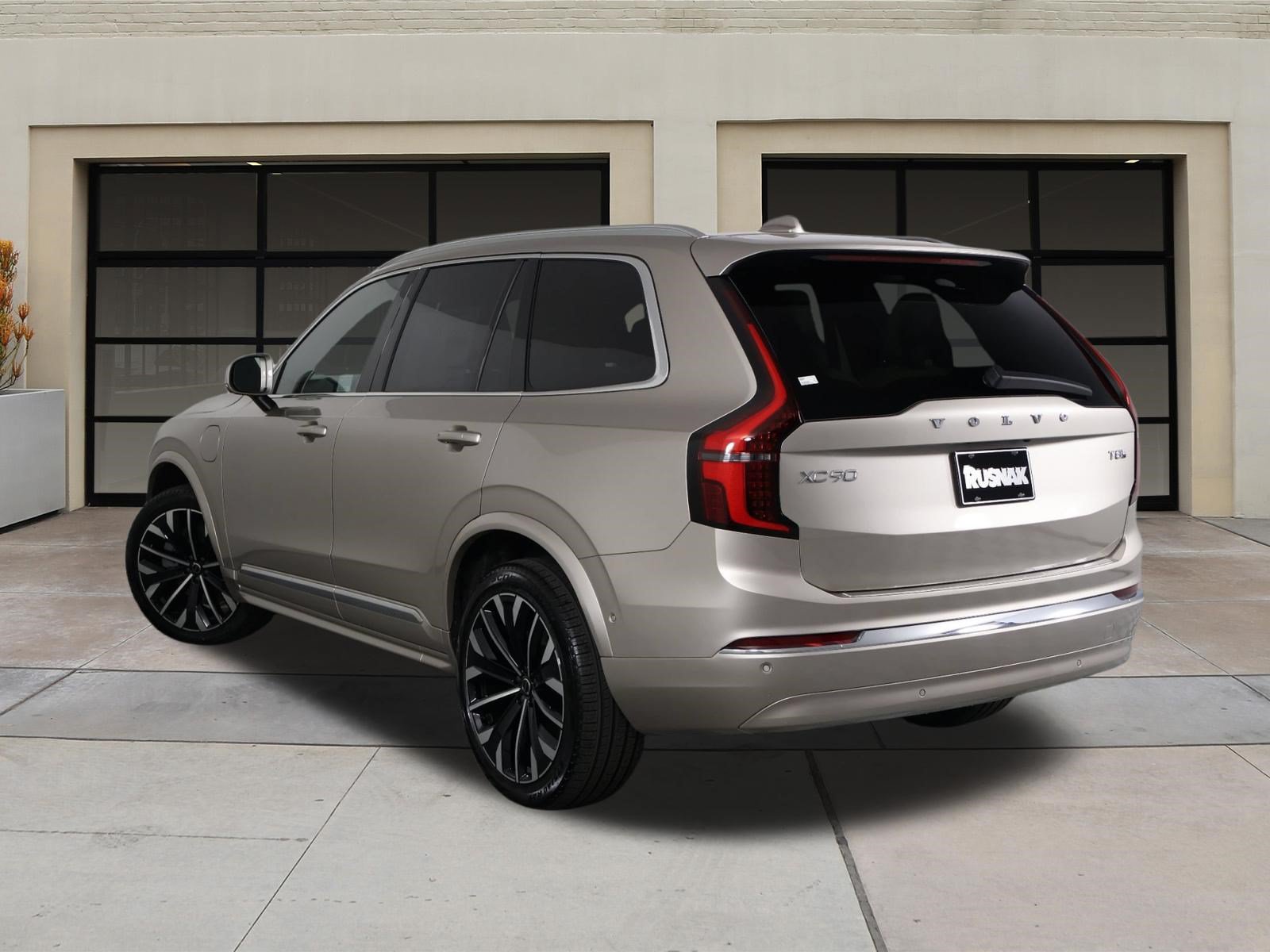 New 2026 Volvo XC90 T8 Plus w/ Protection Package Premier AWD/4WD image 3
