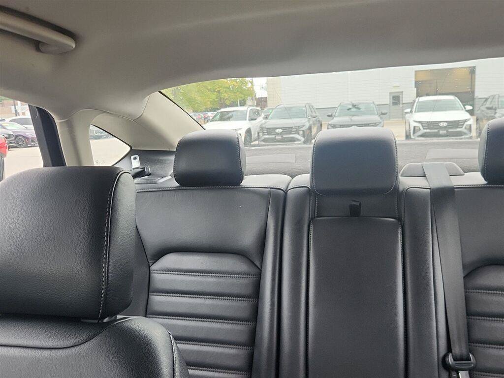 Used 2017 Ford Fusion SE w/ Fusion SE Technology Package AWD/4WD image 18
