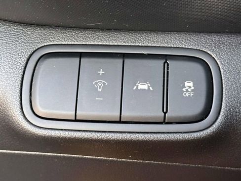 Used 2020 Hyundai Venue SEL FWD image 26