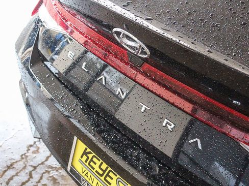 Used 2022 Hyundai Elantra SEL w/ Convenience Package image 9