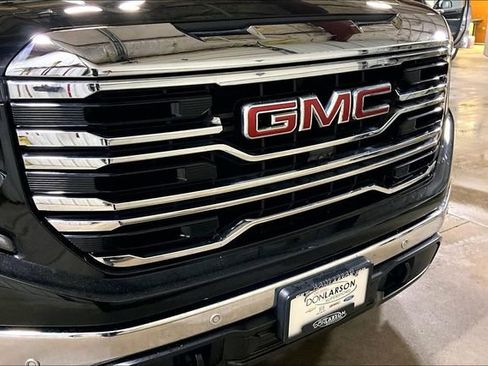 Used 2022 GMC Sierra 1500 SLT w/ SLT Premium Plus Package AWD/4WD image 11