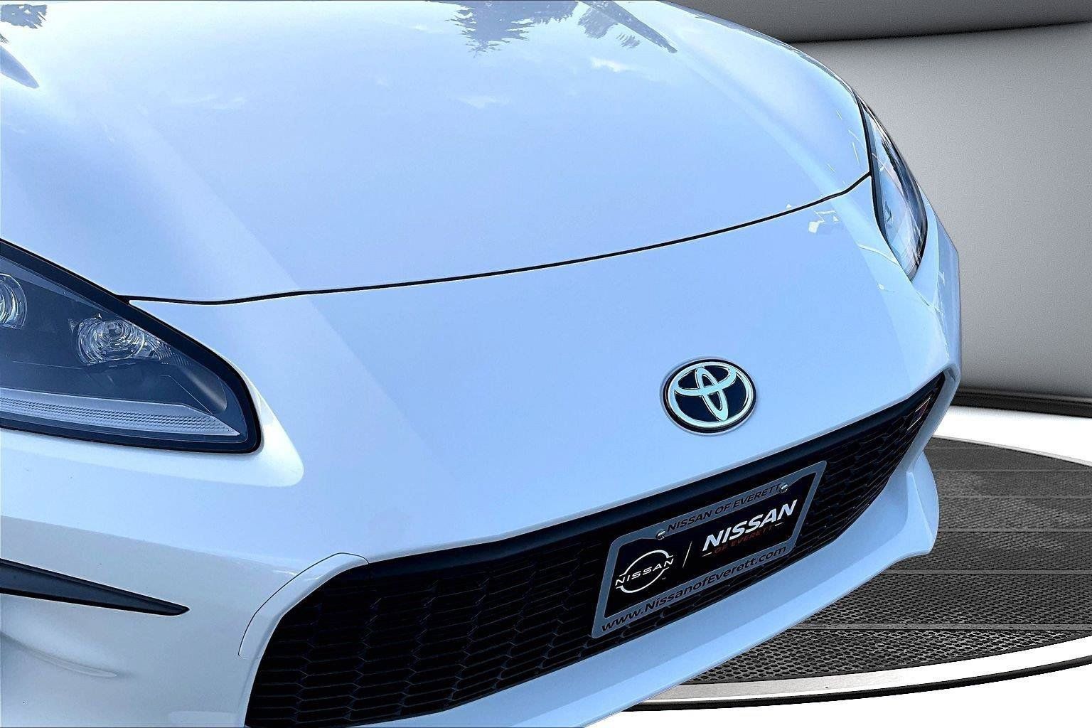 Used 2024 Toyota GR86 Premium w/ Performance Package RWD image 33