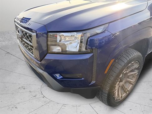Used 2022 Nissan Frontier SV image 12