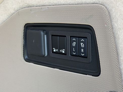 Used 2024 Cadillac Escalade Premium Luxury w/ Performance Package AWD/4WD image 46