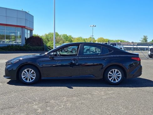 Used 2025 Toyota Camry LE FWD image 4