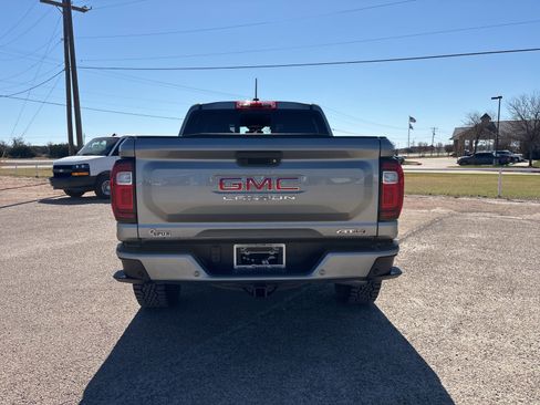 Certified 2025 GMC Canyon AT4 w/ AT4 Premium Package image 5