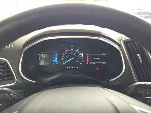 Used 2019 Ford Edge Titanium AWD/4WD image 16