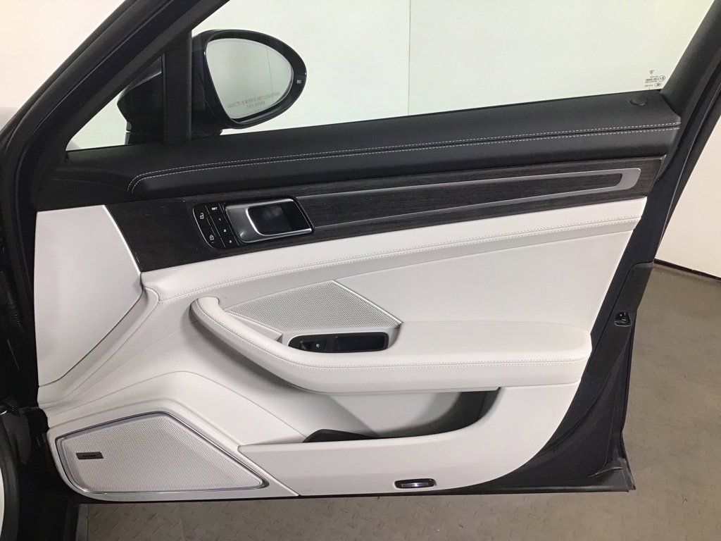 Certified 2023 Porsche Panamera image 20