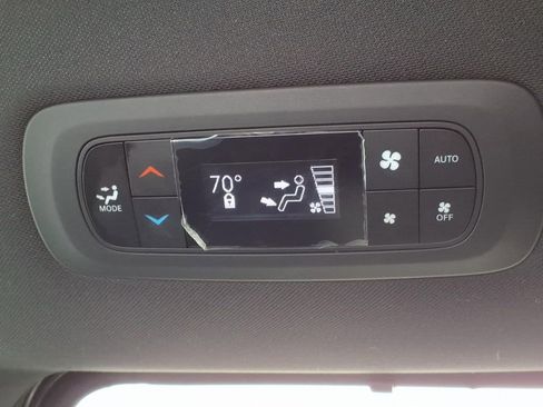 Used 2025 Chrysler Pacifica Select FWD image 6