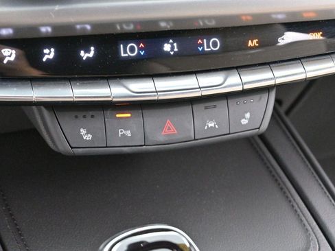 Certified 2024 Cadillac XT4 Luxury w/ Cold Weather Package FWD image 24