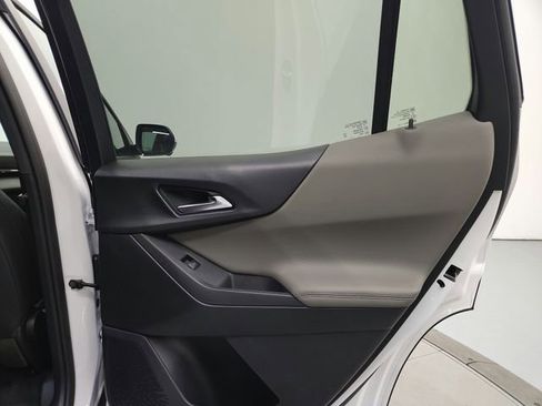 New 2026 Chevrolet Equinox LT w/ Convenience Package II FWD image 41