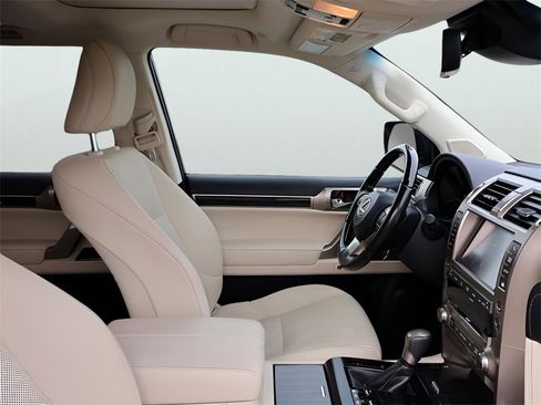 Used 2021 Lexus GX 460 Premium w/ Accessory Package image 9