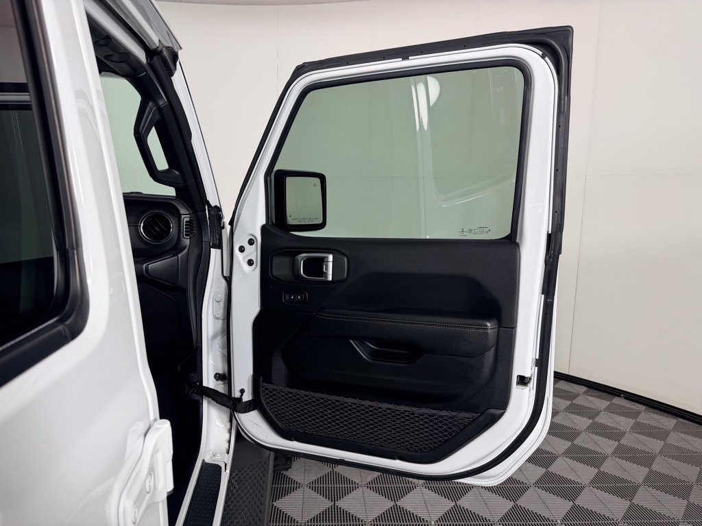 Used 2020 Jeep Wrangler Unlimited Sahara AWD/4WD image 37
