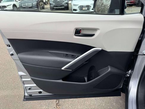 Used 2024 Toyota Corolla Cross L image 14