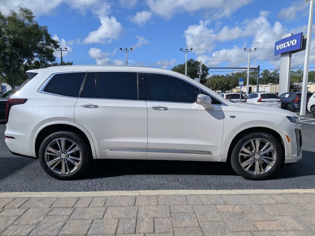 Used 2022 Cadillac XT6 Premium Luxury w/ Technology Package FWD image 7