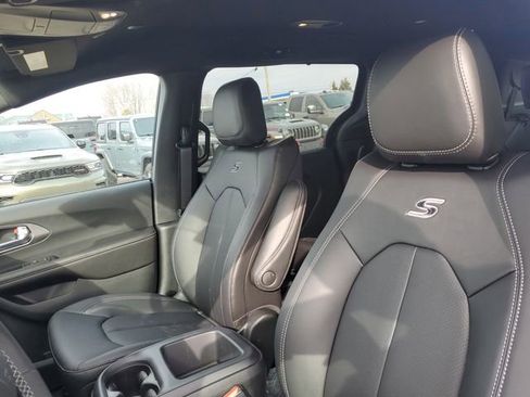 New 2026 Chrysler Pacifica Select image 11
