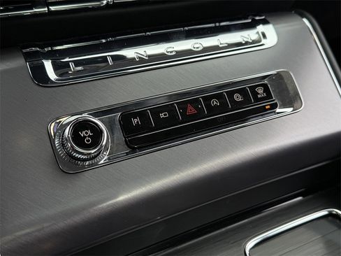 New 2026 Lincoln Aviator AWD image 30