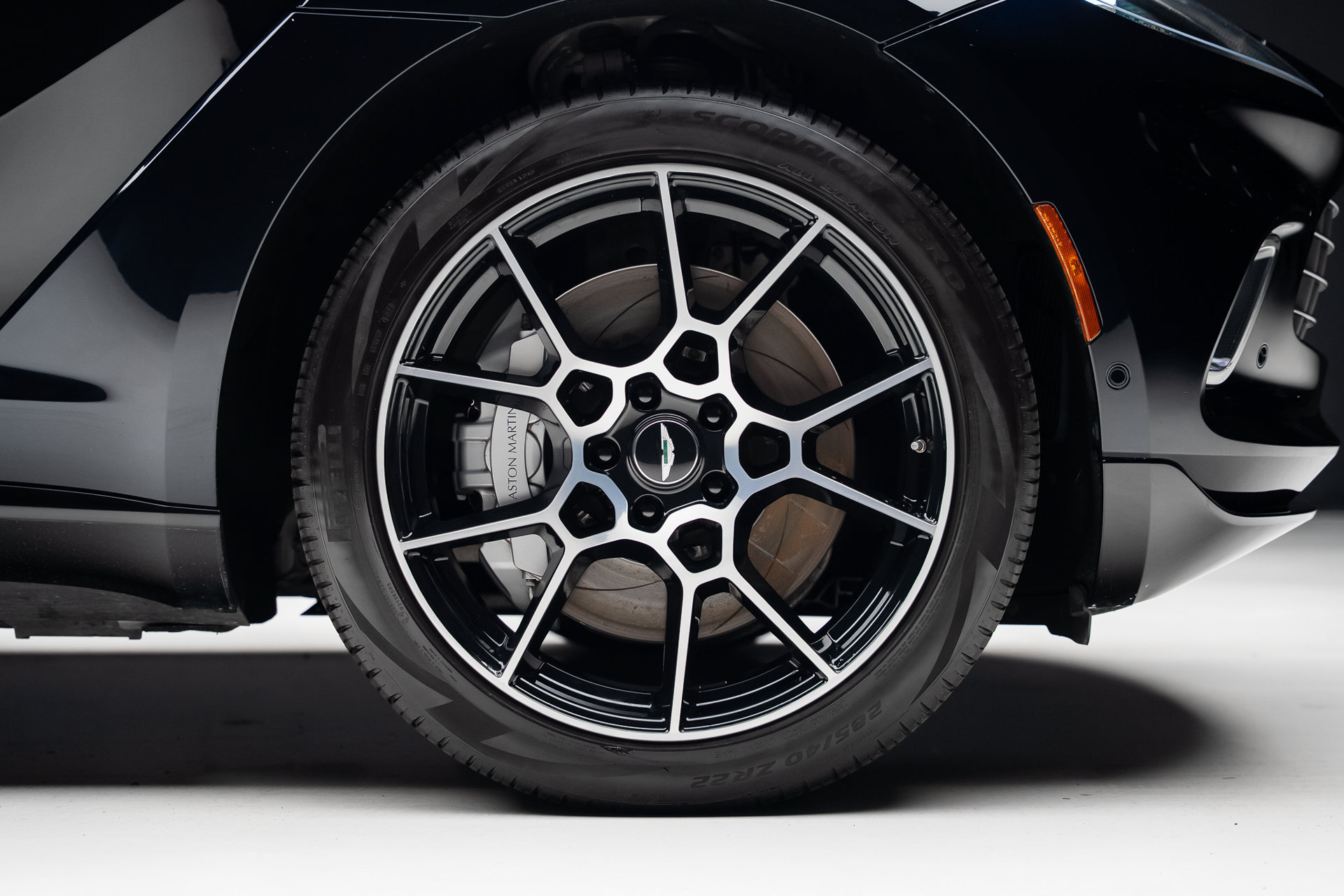 Used 2021 Aston Martin DBX AWD/4WD image 38