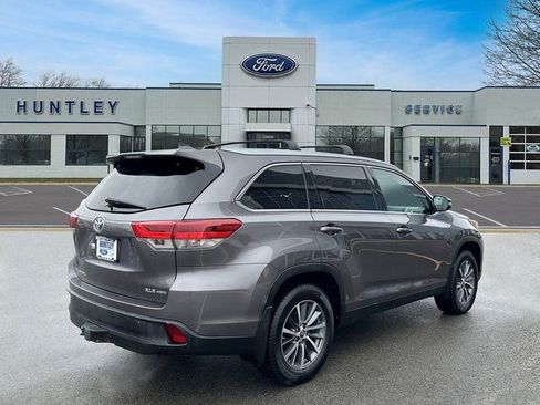 Used 2019 Toyota Highlander XLE image 5