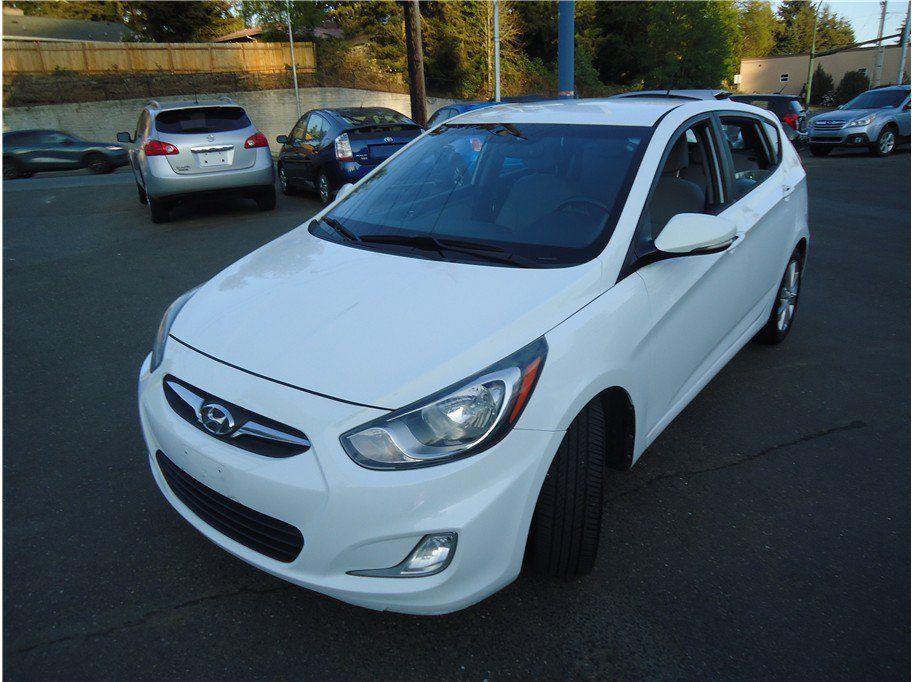 Used 2013 Hyundai Accent SE FWD image 1