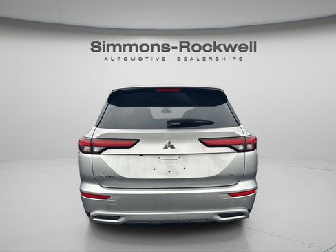 Used 2024 Mitsubishi Outlander SE image 7