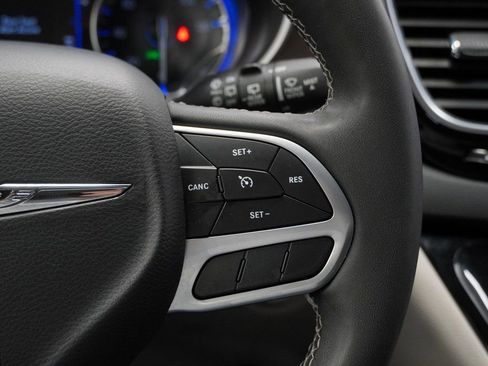 Used 2023 Chrysler Voyager LX image 34