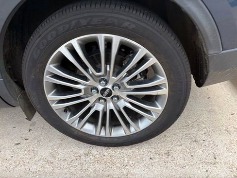 Used 2017 Lincoln MKX Reserve w/ Luxury Package FWD image 4