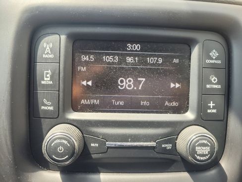 Used 2018 Jeep Compass Latitude image 25