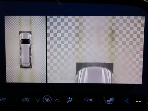 Used 2025 Chevrolet Suburban Z71 image 21