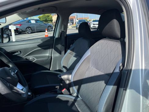 Used 2025 Nissan Versa SV FWD image 27