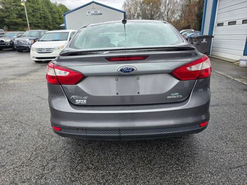 Used 2013 Ford Focus SE w/ Super Fuel Economy (SFE) Pkg image 6