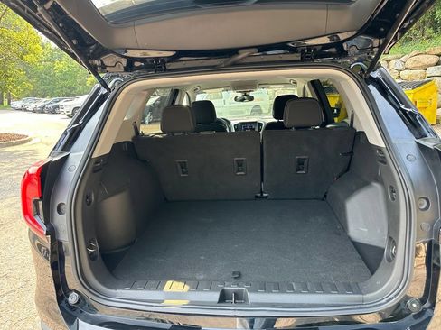 Used 2022 GMC Terrain SLE FWD image 25