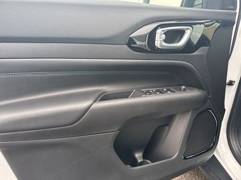 New 2026 Jeep Compass Latitude image 19