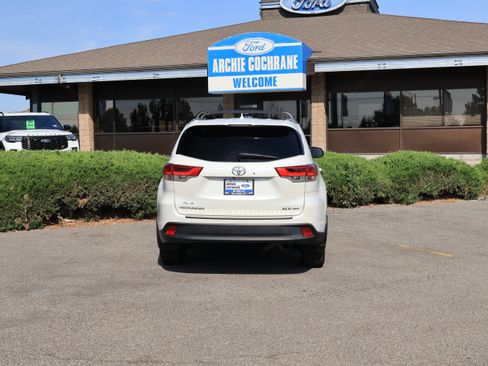Used 2018 Toyota Highlander XLE AWD/4WD image 4