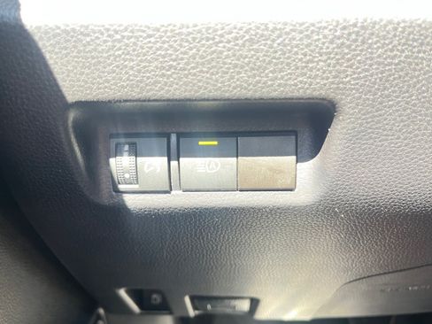 Used 2025 Toyota RAV4 LE AWD/4WD image 33