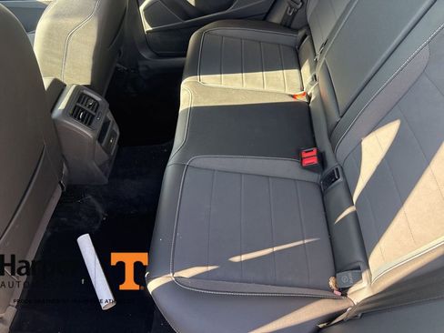 Used 2023 Volkswagen Taos SE w/ Panoramic Sunroof Package image 10